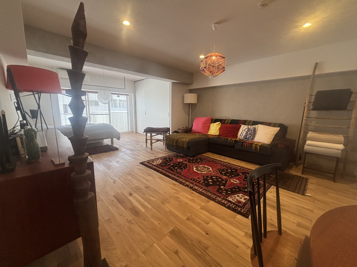 開放感と素材感を楽しむマンションリノベーション